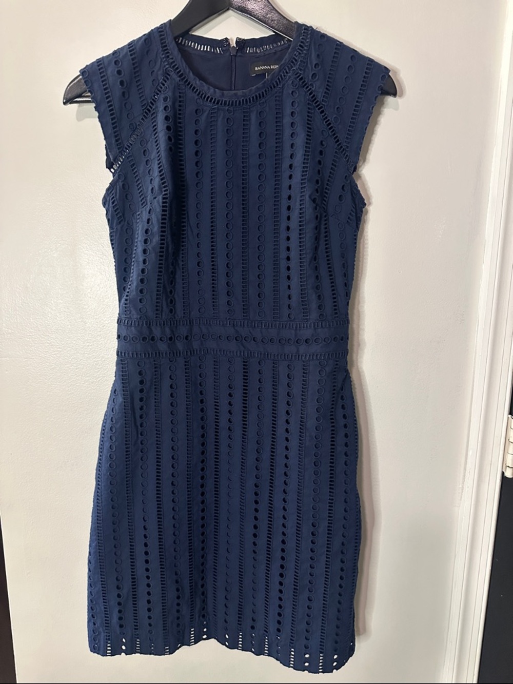 Banana Republic Spring Wedding Guest Dress Navy Eyelet Sheath Dress, Size 0